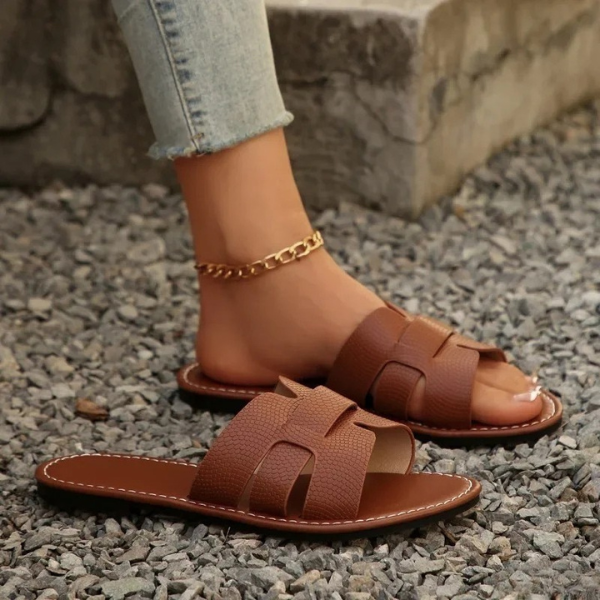 CAROL | TEXTURED SLIDE SANDALS