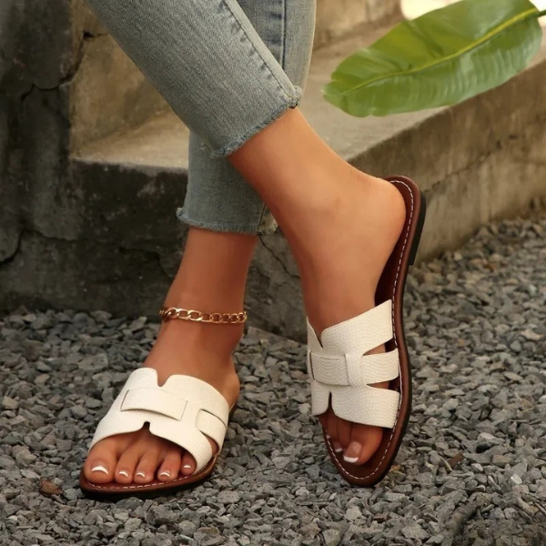 CAROL | TEXTURED SLIDE SANDALS