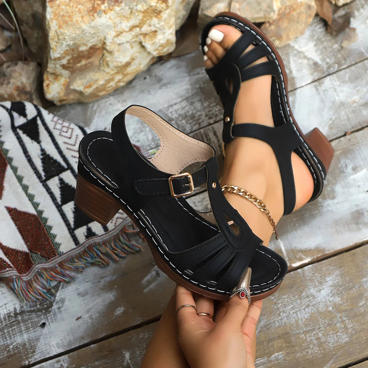 MAKENZIE | CLASSIC CUTOUT HEEL SANDALS