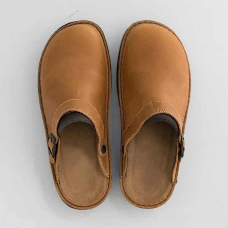 EMRYS | SLIP-ON BUCKLE CLOGS