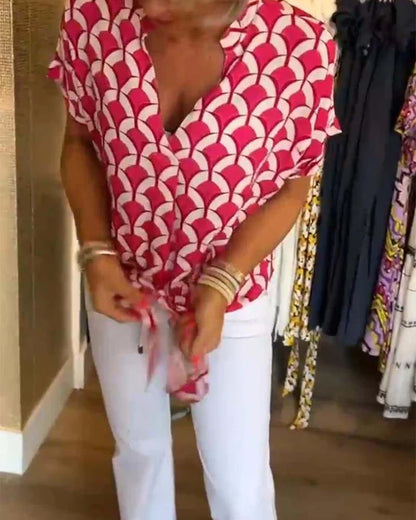Grace - Casual top with print and V-neckline