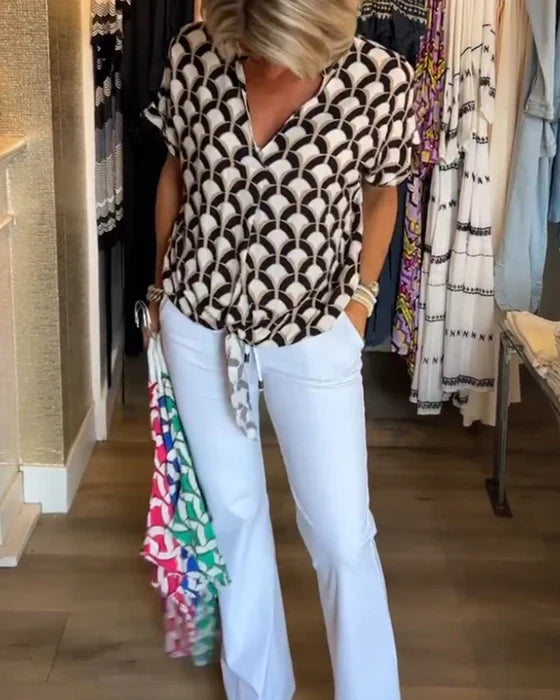 Grace - Casual top with print and V-neckline